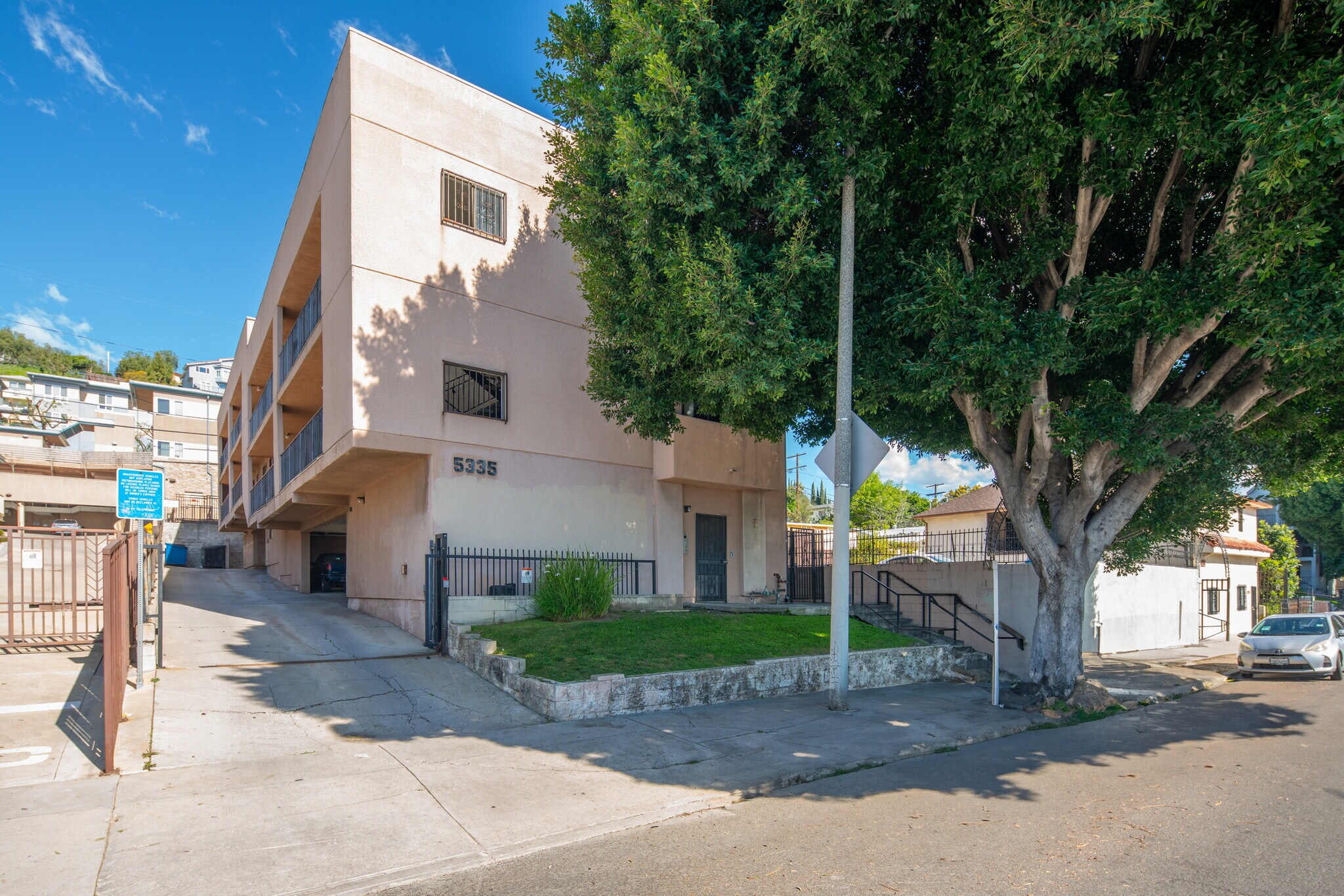 5335 Huntington Dr N, Los Angeles, CA à vendre Photo du bâtiment- Image 1 de 23