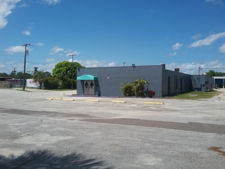 644 King St, Cocoa, FL à vendre - Photo du bâtiment - Image 2 de 20
