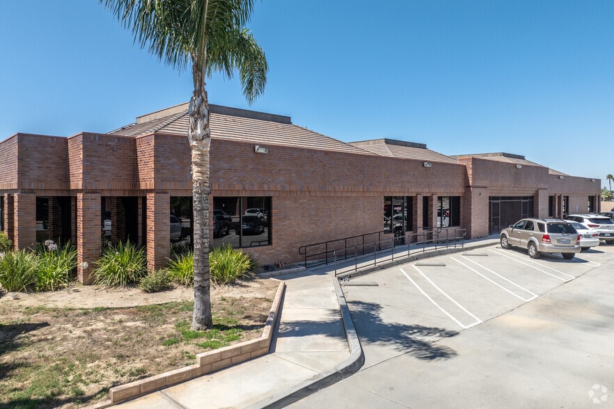 901 S State St, Hemet, CA for lease - Building Photo - Image 3 of 9