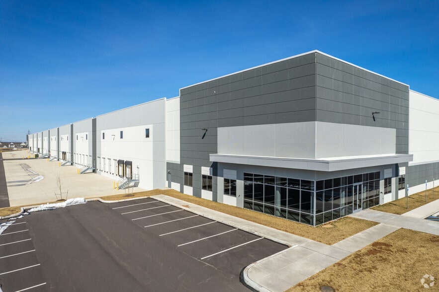 101 Commerce Dr, Hazleton, PA for lease - Primary Photo - Image 1 of 9