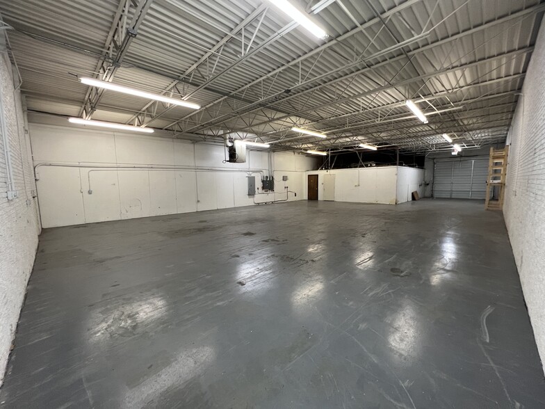 13526-13534 Method St, Dallas, TX for lease - Interior Photo - Image 2 of 3