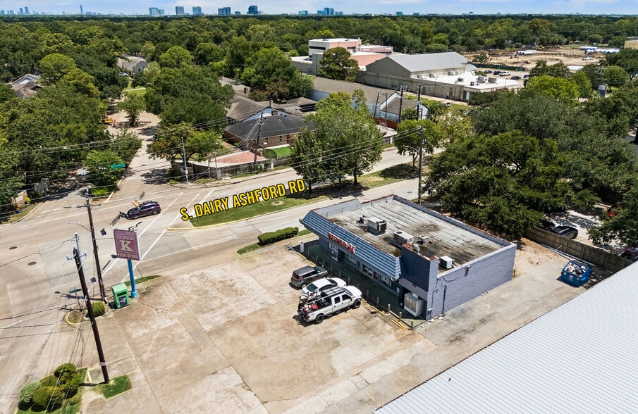 1326 S Dairy Ashford Rd, Houston, TX for sale - Building Photo - Image 2 of 5
