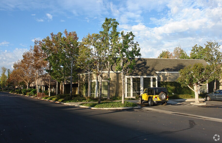 151 Kalmus Dr, Costa Mesa, CA à louer - Photo principale - Image 1 de 11