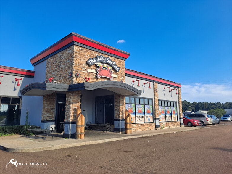 1803 Pike Point Pl, Mccomb, MS for sale - Building Photo - Image 2 of 15