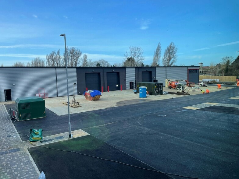 706-707 Stirling Rd, Slough for lease - Building Photo - Image 1 of 29