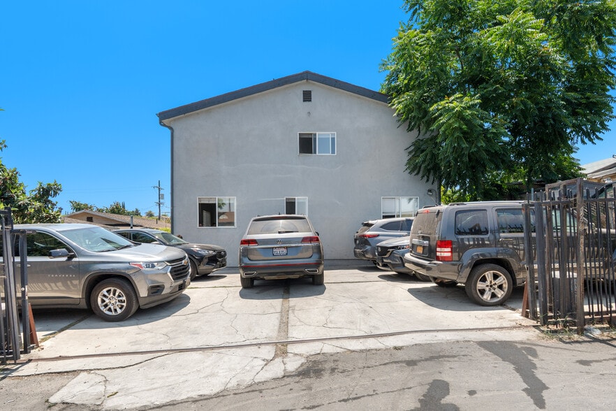 2435 Lancaster Ave, Los Angeles, CA for sale - Building Photo - Image 2 of 20