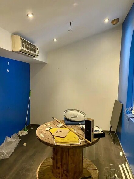 Retail in Marseille for lease - Building Photo - Image 2 of 14