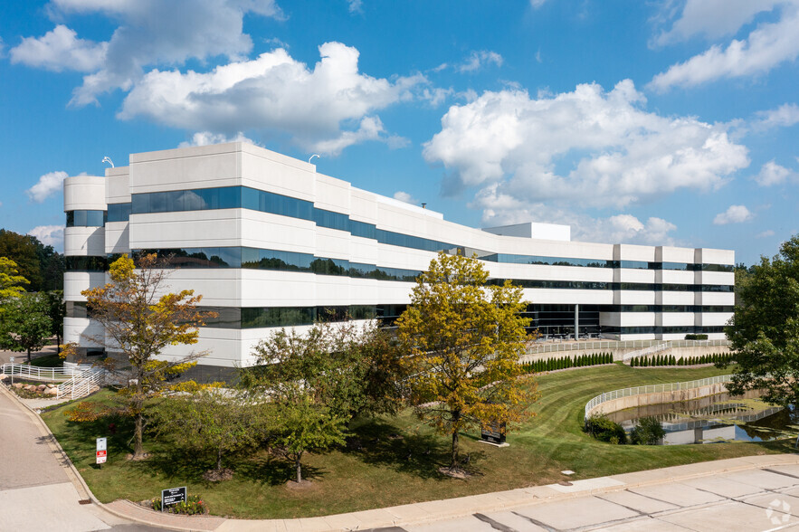 25925 Telegraph Rd, Southfield, MI for lease - Building Photo - Image 1 of 21