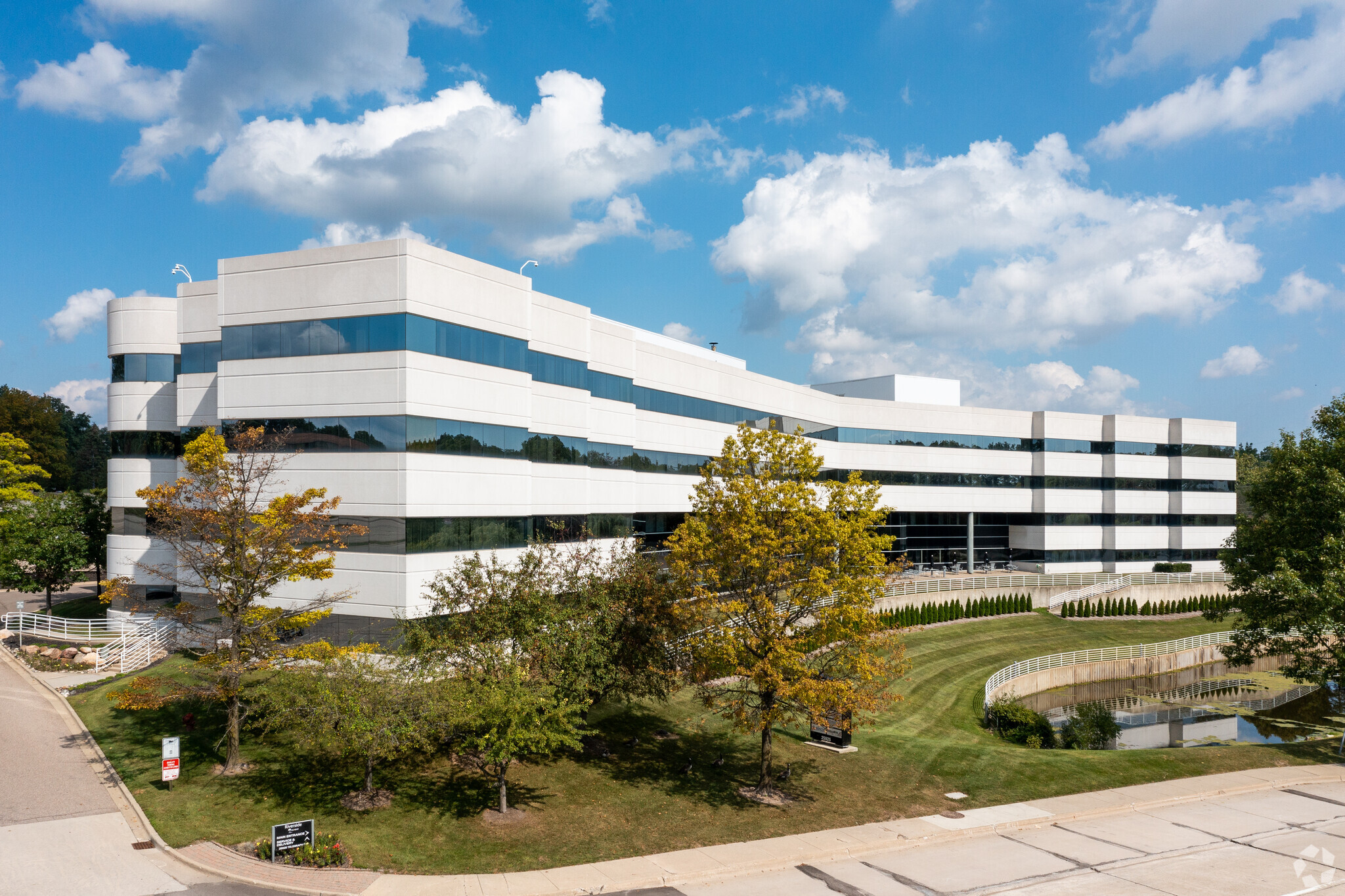 25925 Telegraph Rd, Southfield, MI for lease Building Photo- Image 1 of 22