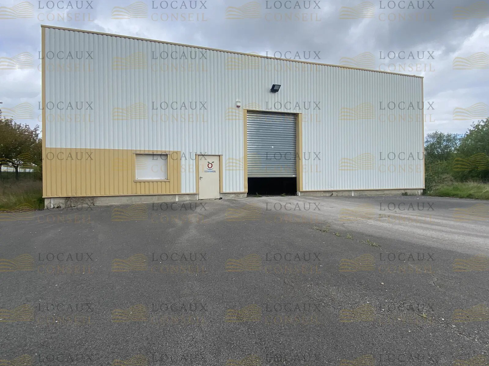 Flex in Chambly for lease Building Photo- Image 1 of 11