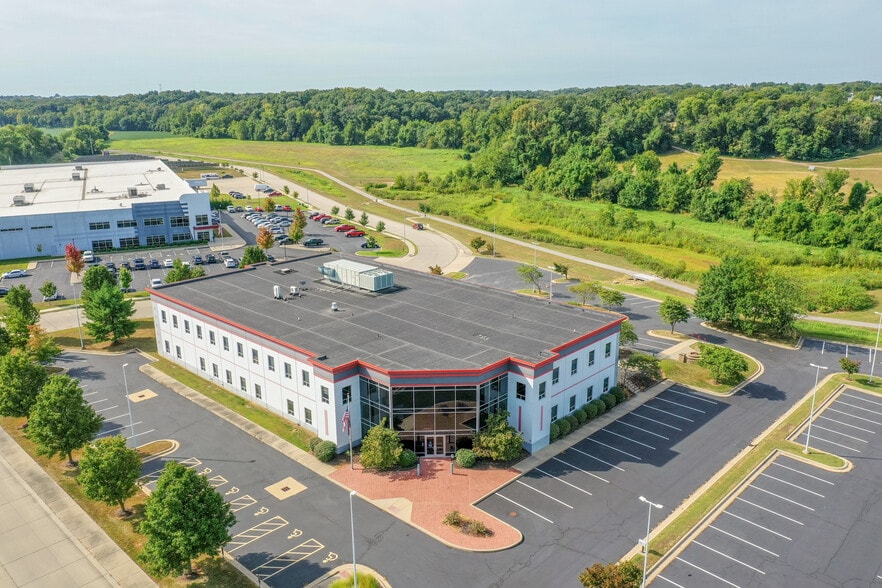 265 Admiral Trost Rd, Columbia, IL for lease - Building Photo - Image 1 of 9