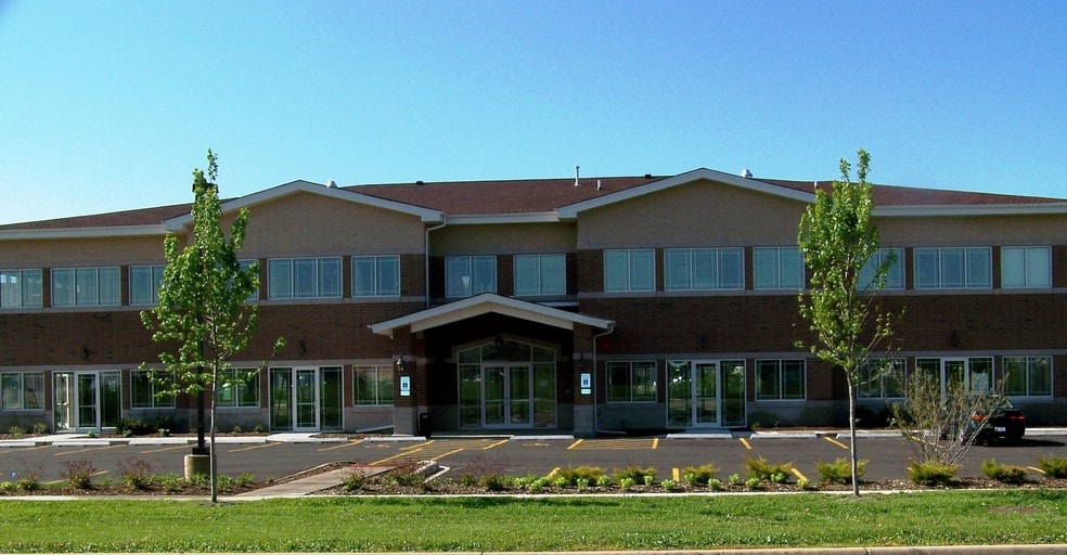 2172 Blackberry Dr, Geneva, IL for lease - Building Photo - Image 3 of 13