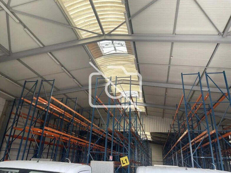 Flex in Le Thillay for lease - Building Photo - Image 2 of 12