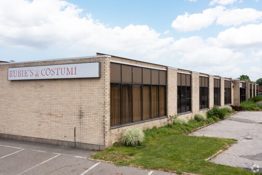 650 Cantiague Rock Rd, Jericho, NY à louer - Photo du bâtiment - Image 2 de 5