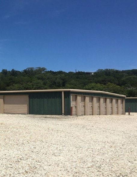3630 Medina Hwy, Kerrville, TX à vendre - Photo du bâtiment - Image 2 de 7