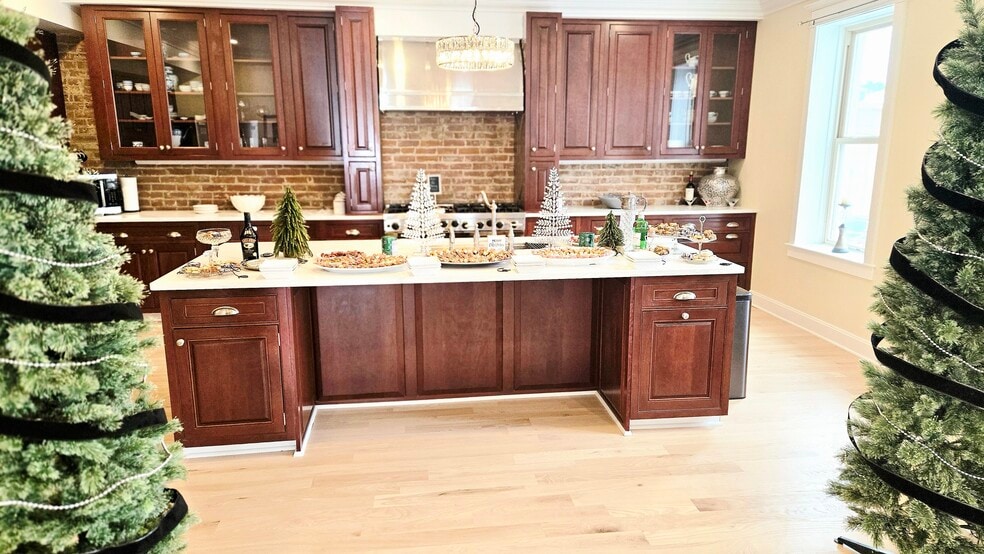 202 W Main St, Decorah, IA for sale - Interior Photo - Image 3 of 21