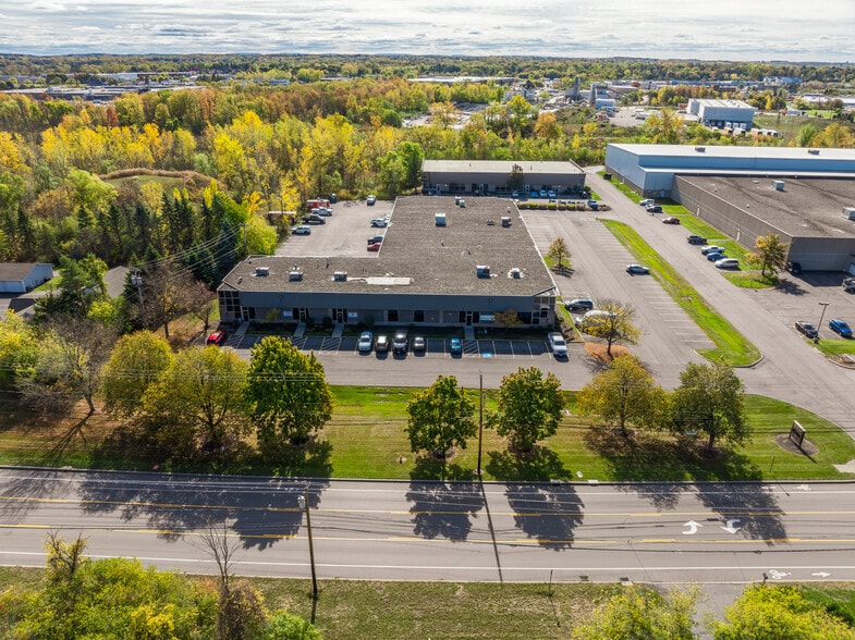 2975 Brighton Henrietta Town Line Rd, Rochester, NY à vendre - Photo du bâtiment - Image 3 de 12
