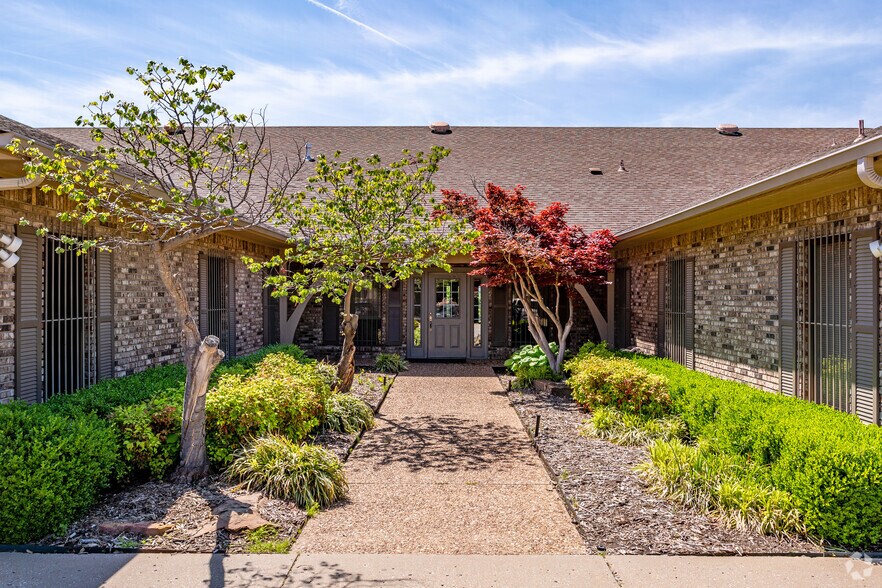 4835 S Fulton Ave, Tulsa, OK à louer - Photo du bâtiment - Image 2 de 43