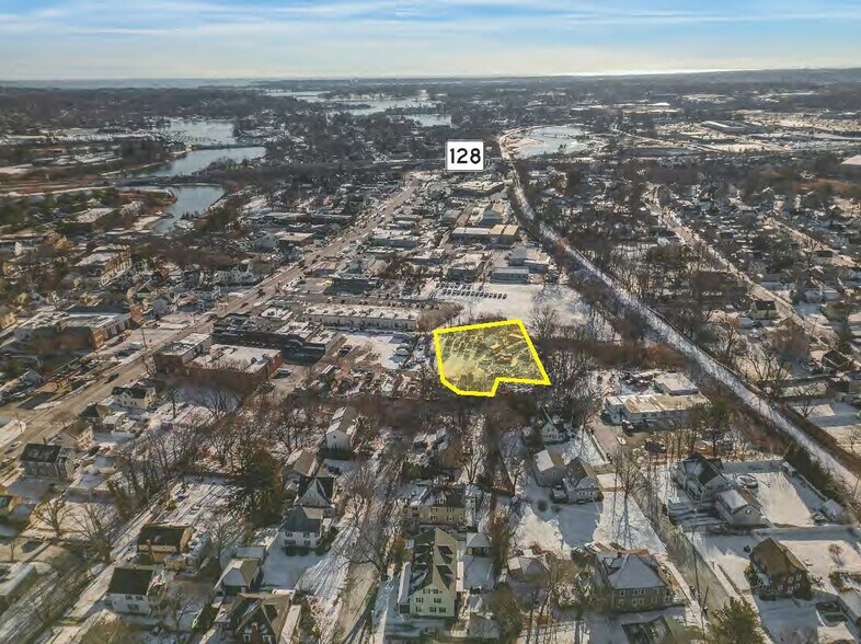 22 Warren St, Danvers, MA à vendre - Photo du bâtiment - Image 2 de 3