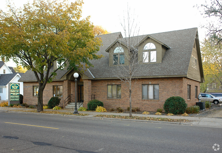 624 Smith Ave S, Saint Paul, MN à vendre - Photo principale - Image 1 de 8