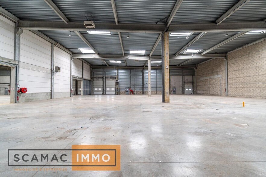Industrial in Combs-la-Ville for lease - Building Photo - Image 3 of 12