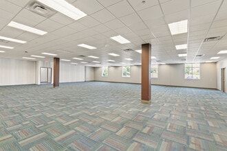 8850 NW 62nd Ave, Johnston, IA for lease Interior Photo- Image 2 of 2