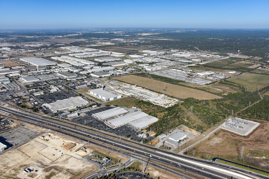 17995 N. IH-35 Hl, Schertz, TX à vendre - Photo du bâtiment - Image 2 de 4