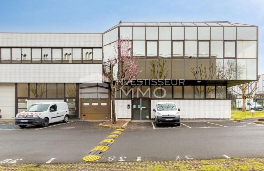 Flex dans Nanterre à louer - Photo du bâtiment - Image 2 de 11