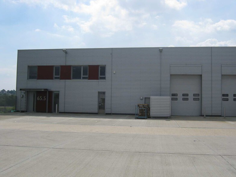 35 White Hart Ave, Londres à vendre - Photo du bâtiment - Image 3 de 6