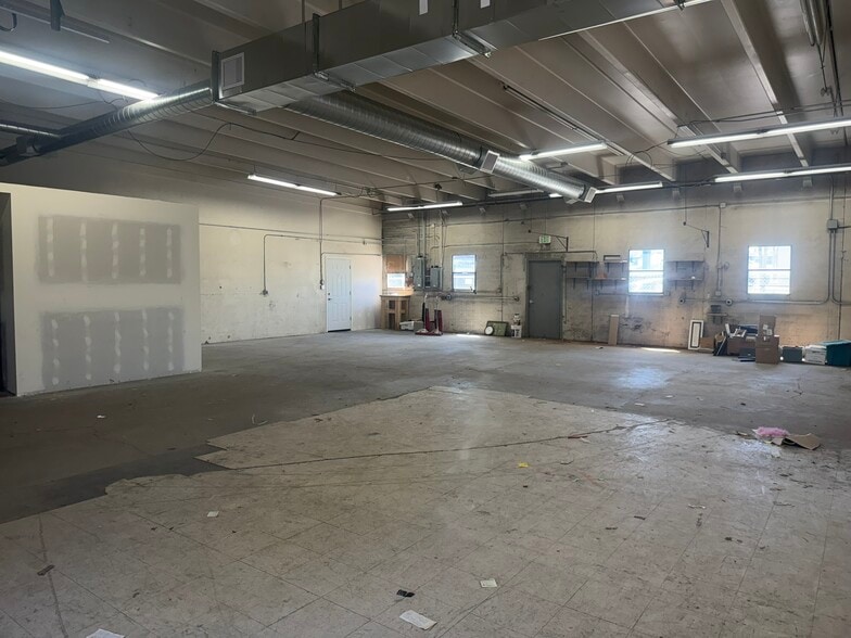 2065-2085 S Holly St, Denver, CO for lease - Building Photo - Image 3 of 10
