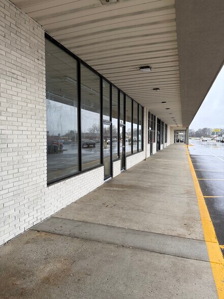 2007 Memorial Blvd, Springfield, TN for lease - Building Photo - Image 2 of 4