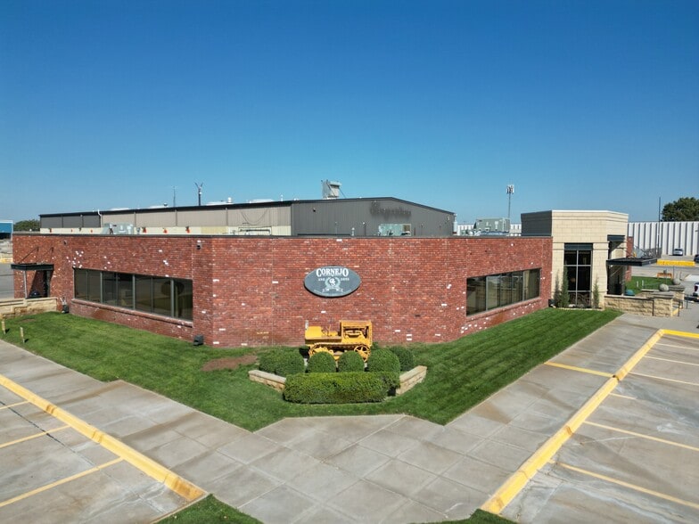 2060 E Tulsa St, Wichita, KS for lease - Building Photo - Image 2 of 5