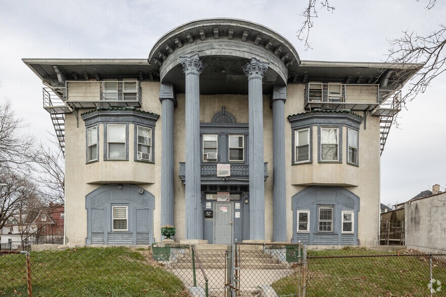 677 Clinton Ave, Newark, NJ for sale - Building Photo - Image 2 of 5