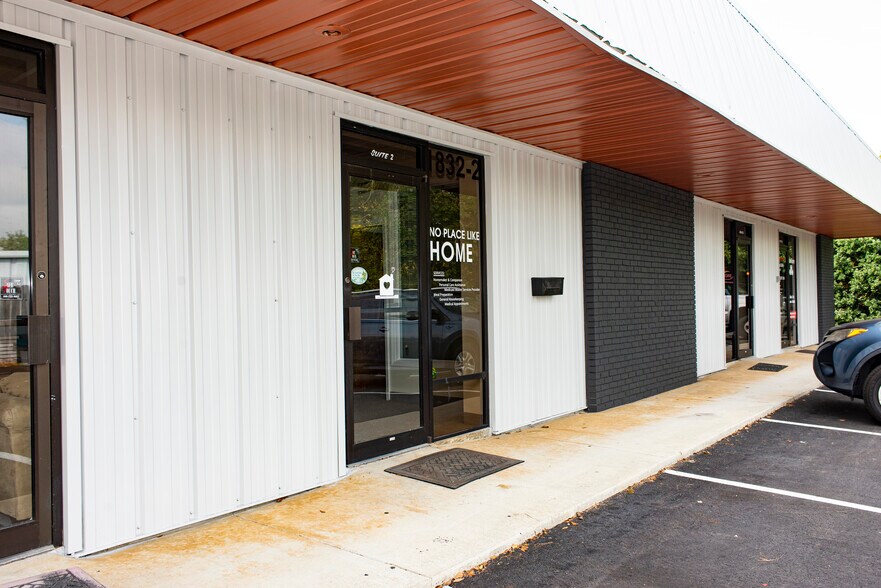 1832 Capital Cir NE, Tallahassee, FL à louer - Photo du bâtiment - Image 2 de 14