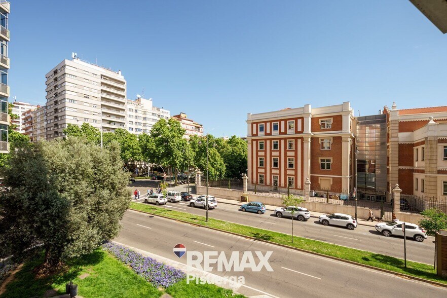 Bureau dans Valladolid à vendre - Photo du bâtiment - Image 1 de 107