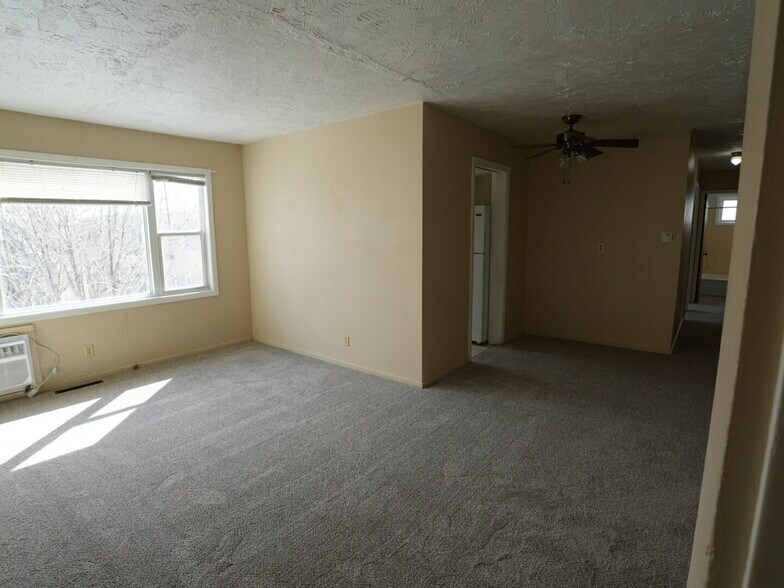 311 W Highland Dr, Williston, ND à vendre - Photo du bâtiment - Image 3 de 32