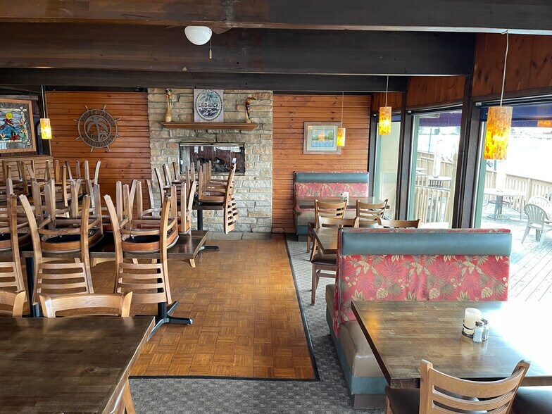 1211 N River Rd, Mchenry, IL à vendre - Photo intérieure - Image 3 de 10