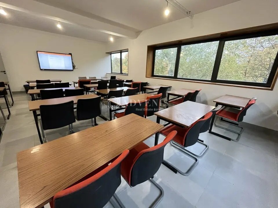 Office in Champs-sur-Marne for lease Interior Photo- Image 1 of 13