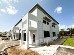 11075 Tamiami Trl E, Naples, FL for lease Interior Photo- Image 1 of 4