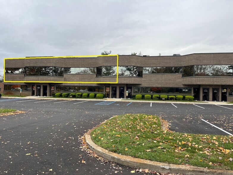 2 Hartford Dr, Tinton Falls, NJ à vendre - Photo du bâtiment - Image 1 de 8