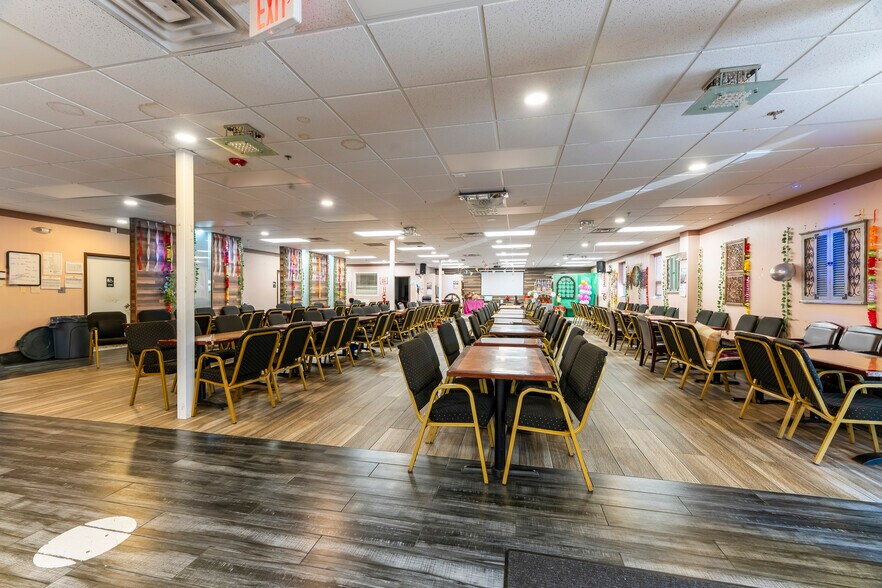 1501 Livingston Ave, North Brunswick, NJ à louer - Photo du bâtiment - Image 3 de 28