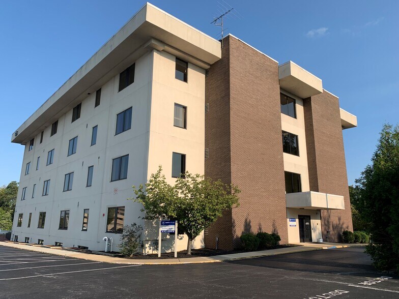 425 N 21st St, Camp Hill, PA for lease - Building Photo - Image 2 of 3