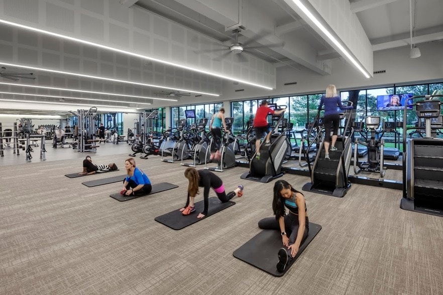 610 Newport Center Dr, Newport Beach, CA for lease - Interior Photo - Image 2 of 16