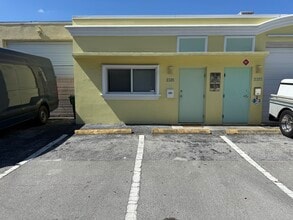 2301-2325 NW 30th St, Oakland Park, FL for lease Building Photo- Image 1 of 13