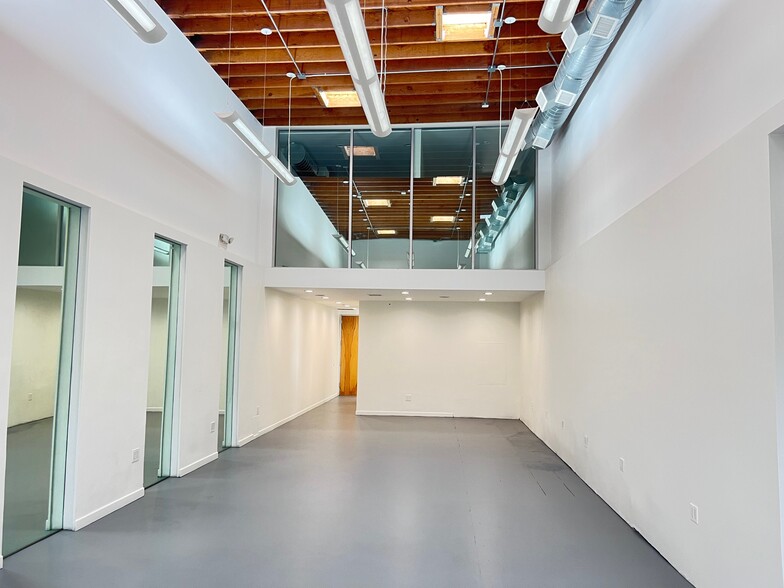 1084-1088 S Fairfax Ave, Los Angeles, CA for lease - Building Photo - Image 3 of 15