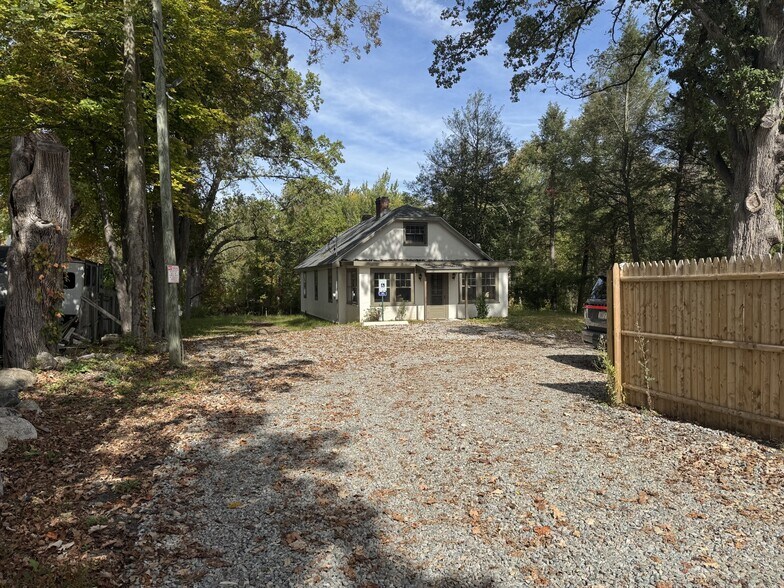 876 Route 35, Cross River, NY à louer - Photo du bâtiment - Image 1 de 3