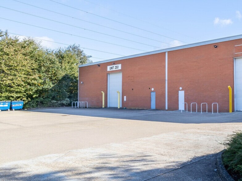 Centennial Av, Elstree à louer - Photo du bâtiment - Image 2 de 2