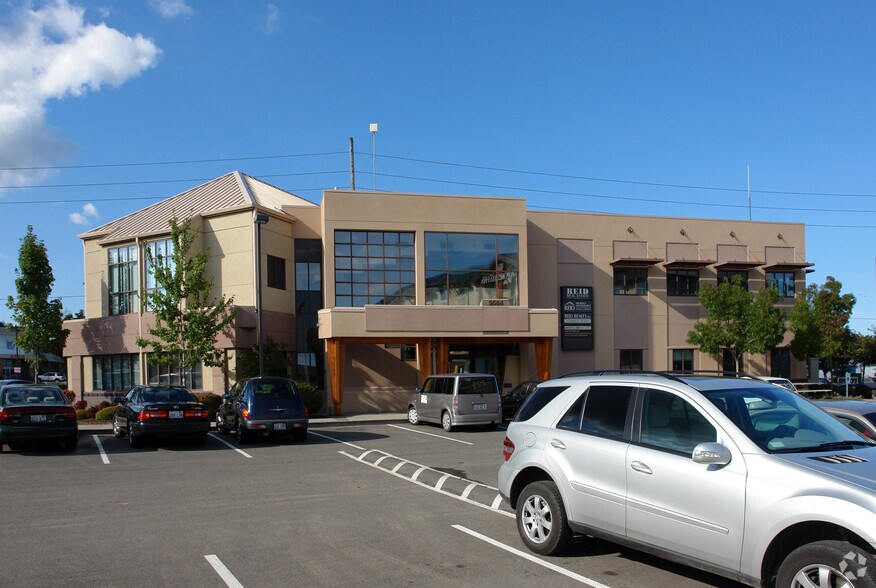 9564 Silverdale Way, Silverdale, WA à louer - Photo du bâtiment - Image 2 de 2