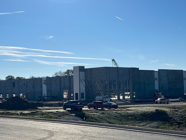 825 Beechcroft Rd, Spring Hill, TN à louer - Photo du bâtiment - Image 3 de 5