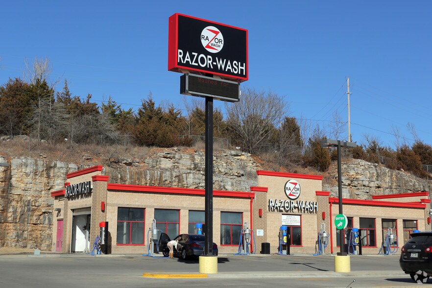 260 E Joyce Blvd, Fayetteville, AR à vendre - Photo du bâtiment - Image 2 de 4